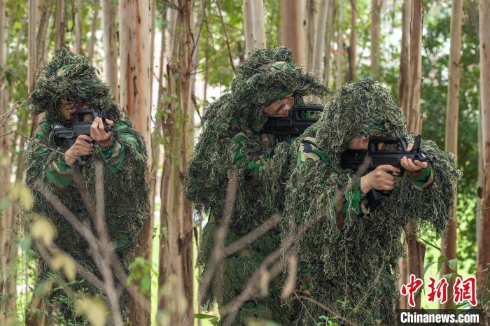 广西武警官兵立夏时节练兵忙