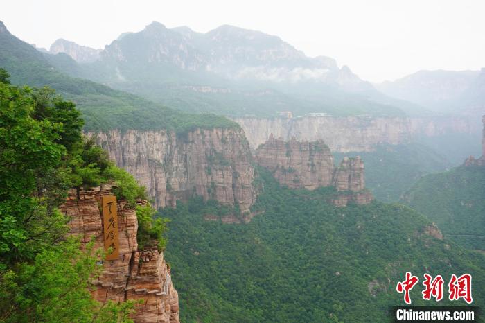 雨中的新乡太行山风景如画。　韩章云 摄