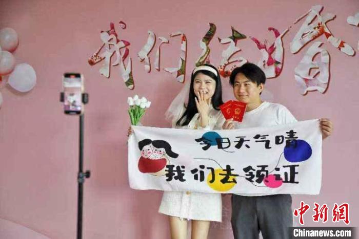 山东各地“花式”举办集体婚礼 弘扬婚俗新风