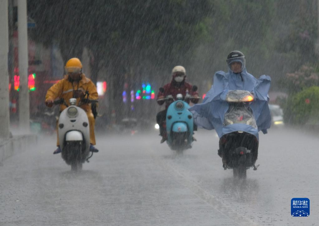 广西连续发布暴雨橙色预警