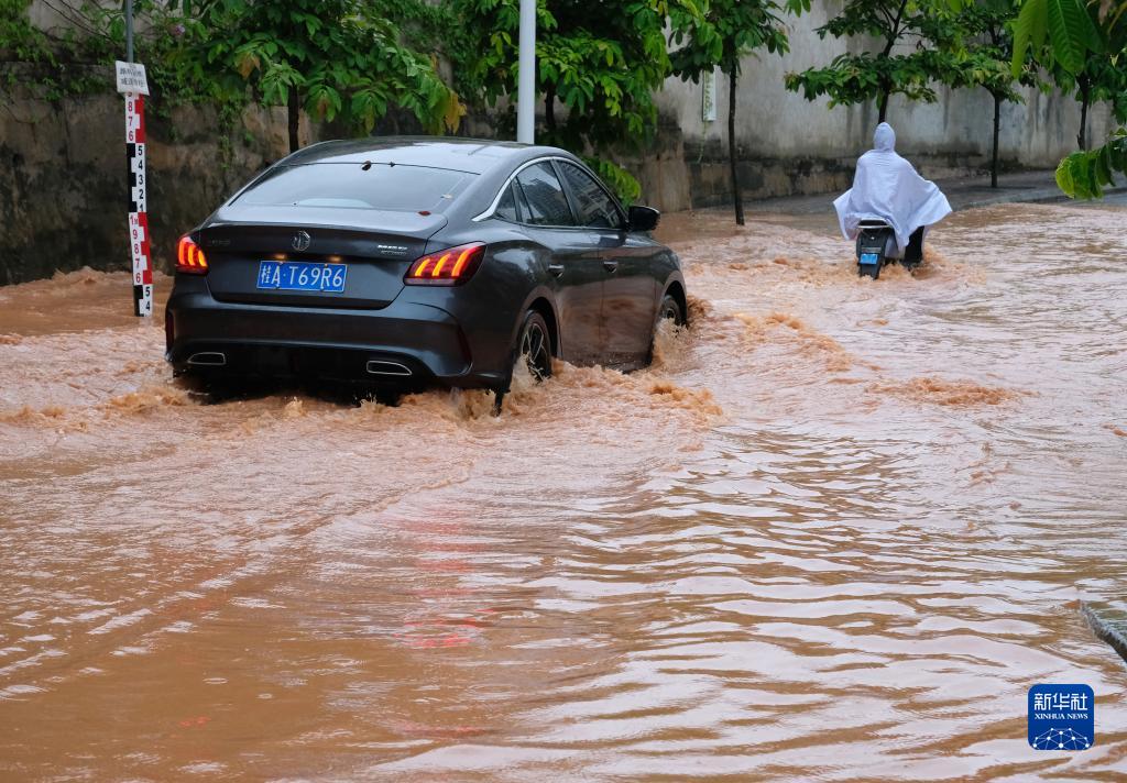 广西连续发布暴雨橙色预警