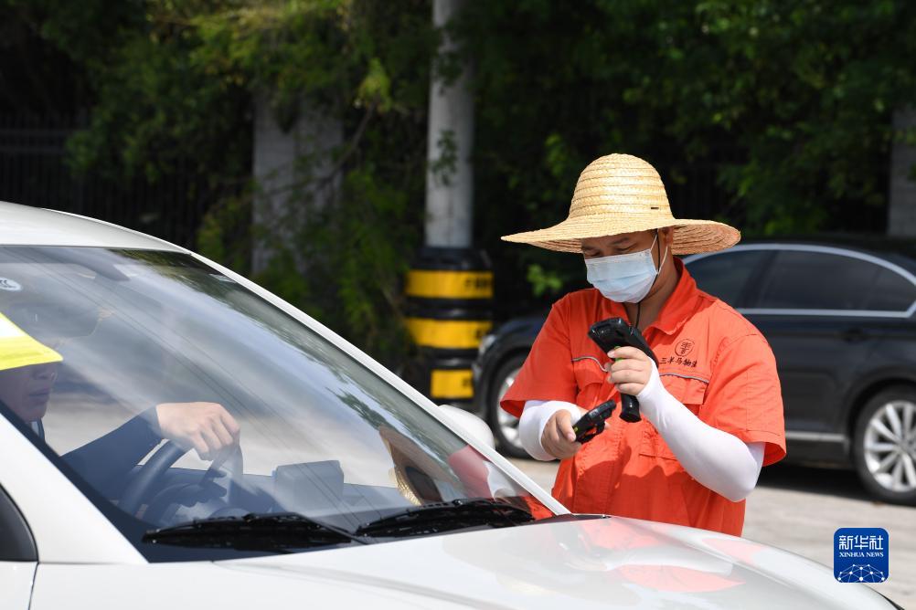 小汽车“坐”火车