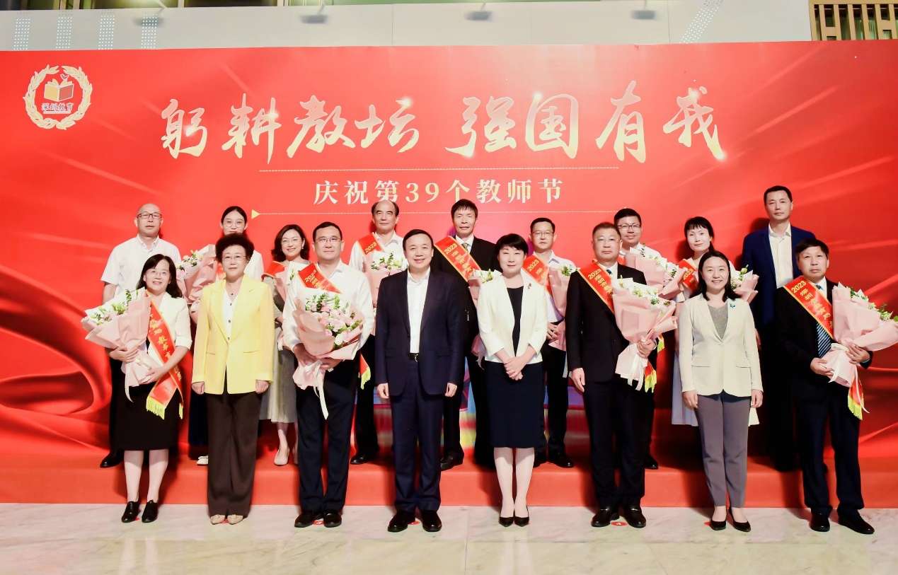 “老师 您好！”深圳市2023教师节公益交响音乐会精彩上演