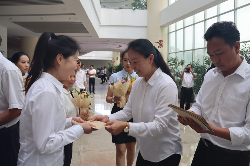 云南镇沅举行庆祝第39个教师节暨教育工作大会
