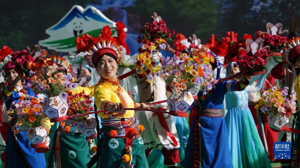 四川阿坝举行成立70周年庆祝大会主题文艺演出