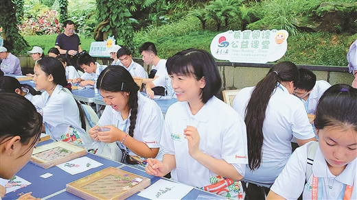 常开友谊花 牵手向未来