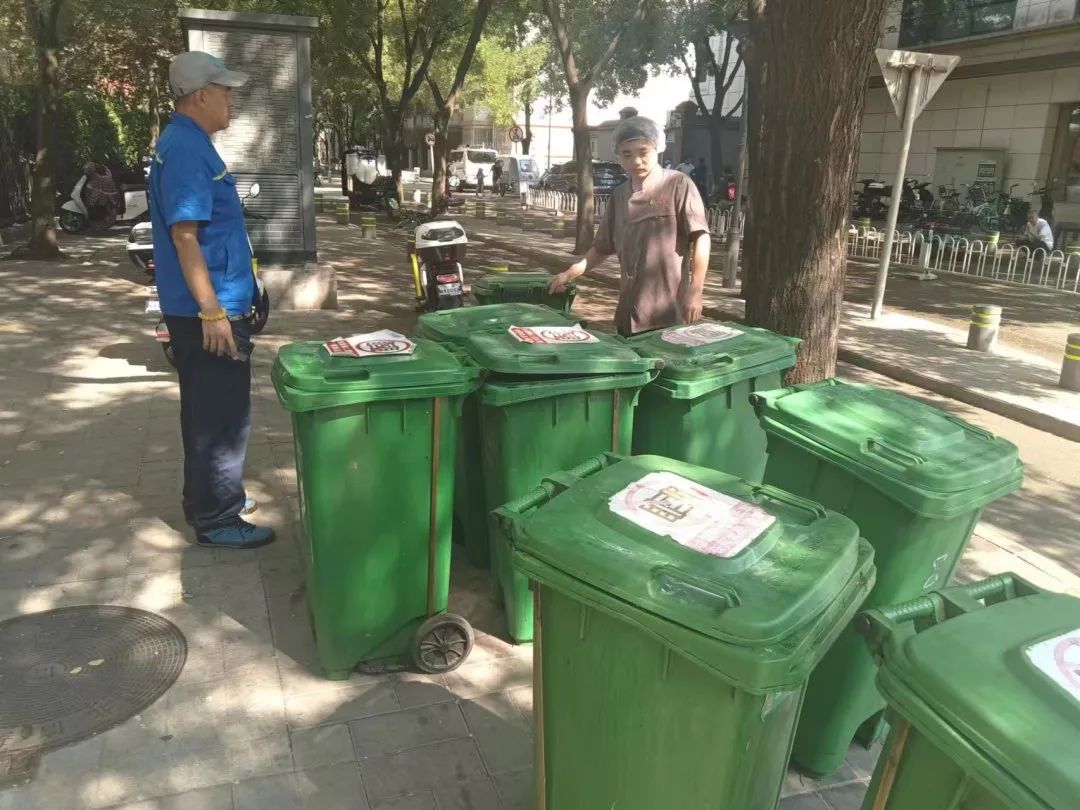 沟通商户零距离，环雅丽都八分公司积极推进“公交化”收运