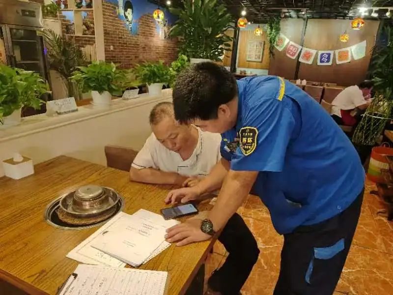 沟通商户零距离，环雅丽都八分公司积极推进“公交化”收运