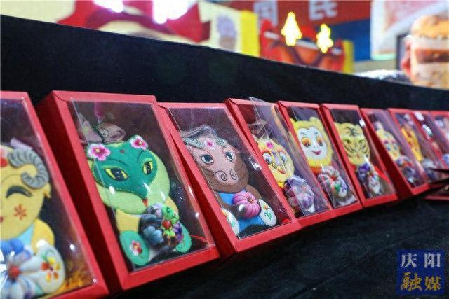 【摄影报道】先睹为快！香包节展销产品丰富多彩琳琅满目