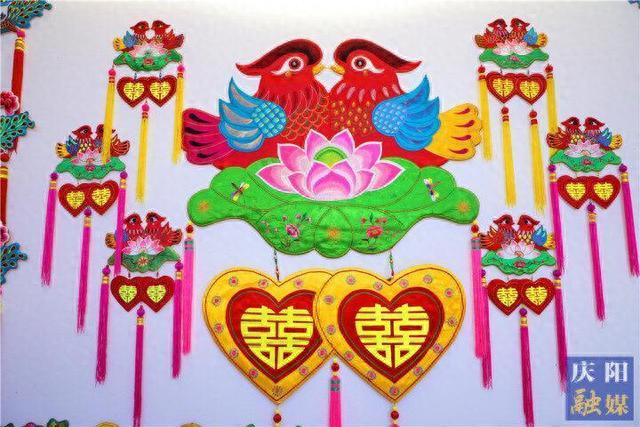 【摄影报道】先睹为快！香包节展销产品丰富多彩琳琅满目