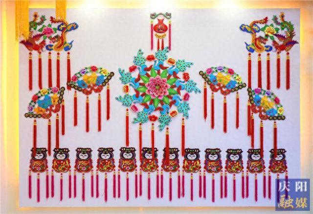 【摄影报道】先睹为快！香包节展销产品丰富多彩琳琅满目