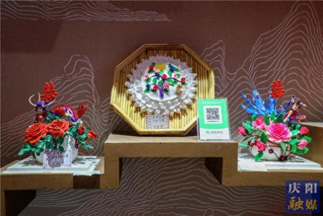 【摄影报道】先睹为快！香包节展销产品丰富多彩琳琅满目