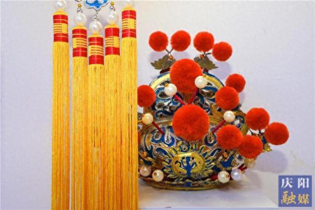 【摄影报道】先睹为快！香包节展销产品丰富多彩琳琅满目