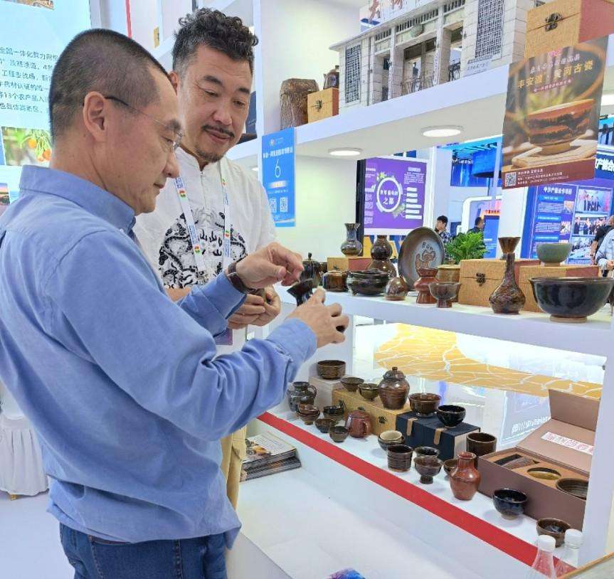 第六届中阿博览会丨黄河古瓷带来母亲河的祝福