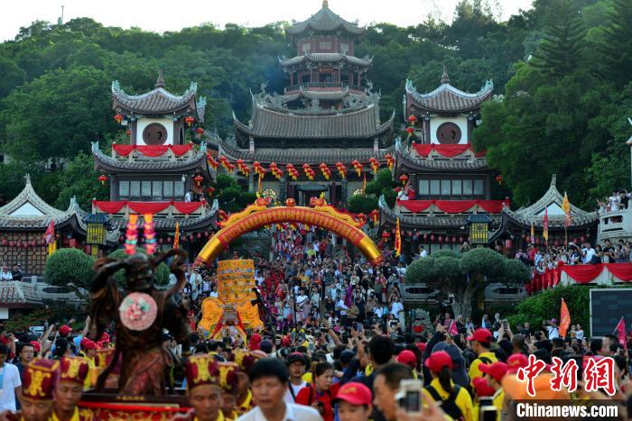 妈祖故里“疯妈祖”：梳妈祖髻、发“继光饼”、品“妈祖面”