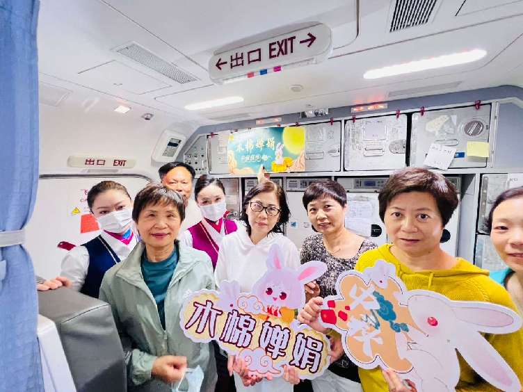 新疆赏月航班来了，南航邀请乘客空中赏月