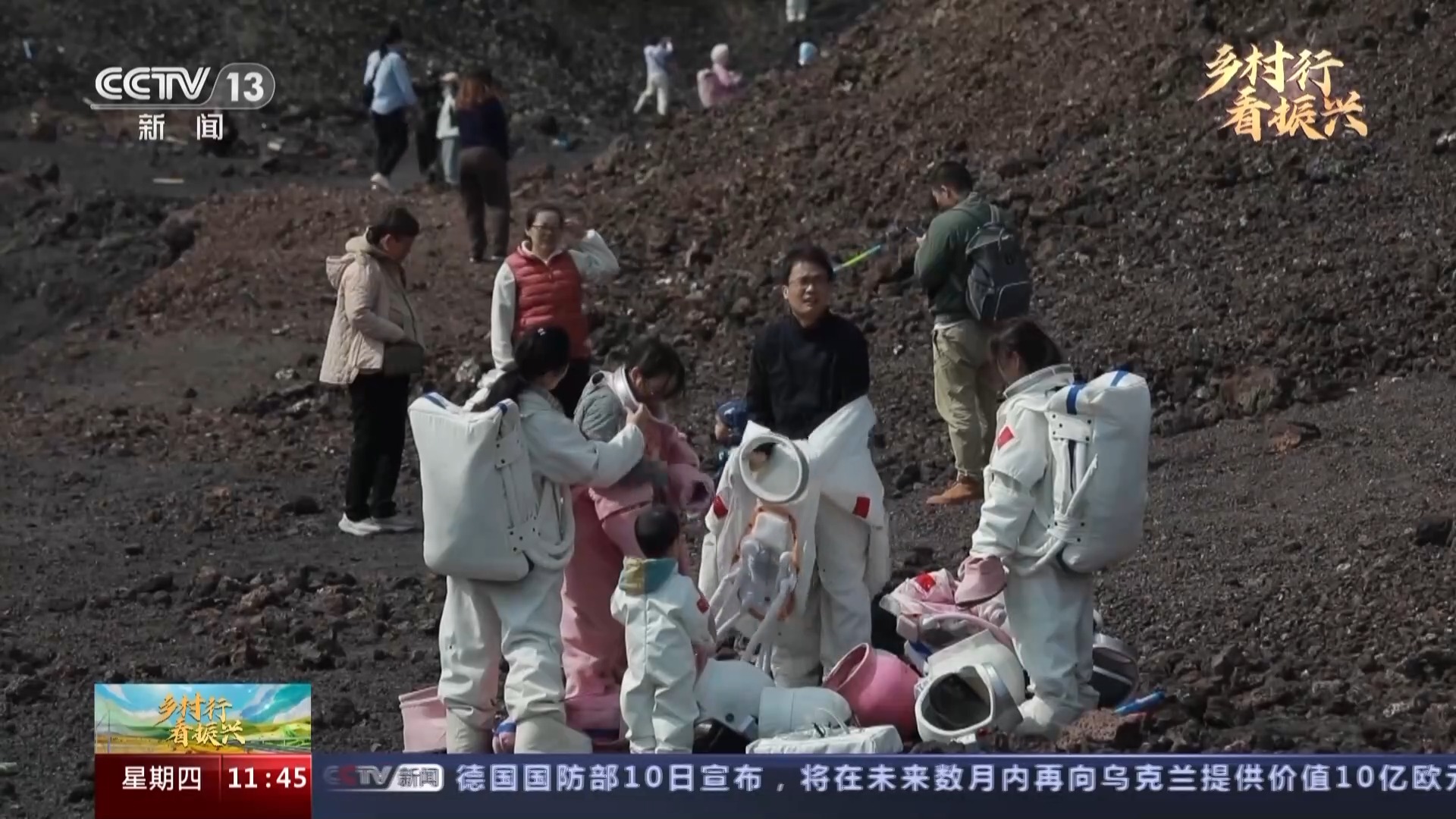 内蒙古乌兰察布：漫步草原火山群 体验“月球之旅”