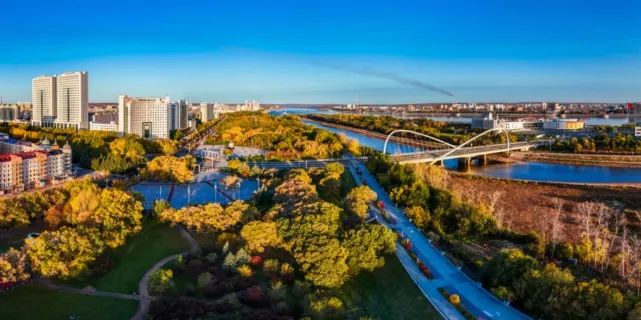 打卡一个秋天丨逛展览、看风景、享美食这样的城市漫步很难不心动！