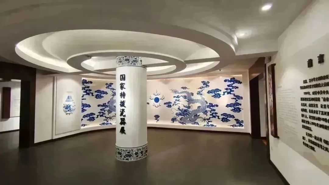 打卡一个秋天丨逛展览、看风景、享美食这样的城市漫步很难不心动！