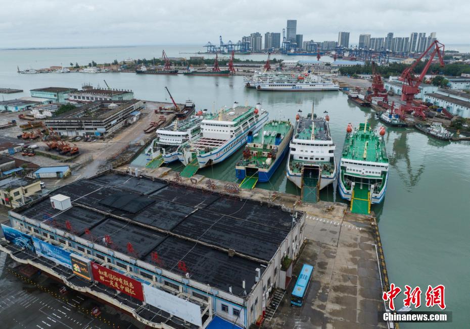 受台风“三巴”影响 琼州海峡客滚船停运