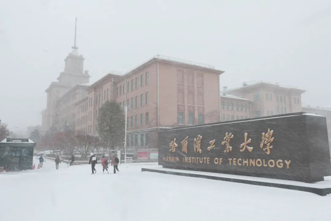 暴雪！哈工大校园暖廊可5分钟直达……