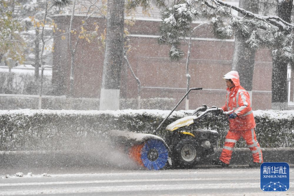 长春“以雪为令”积极应对降雪寒潮