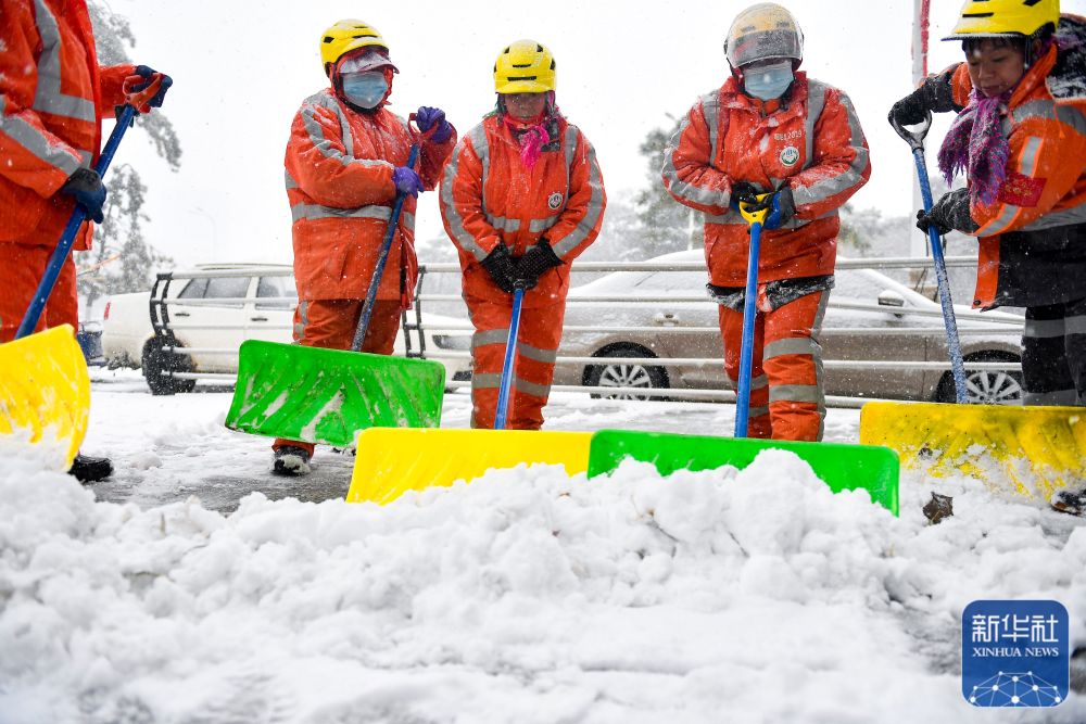 长春“以雪为令”积极应对降雪寒潮