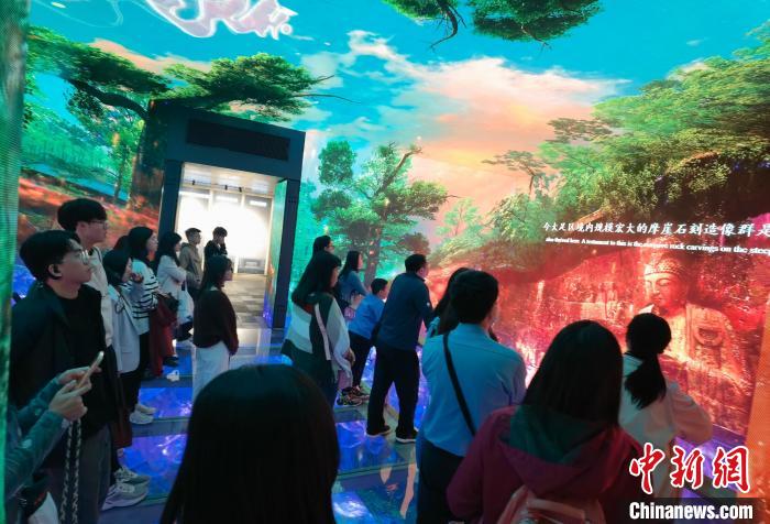 两岸师生畅游长江美景 交流创新创业经验