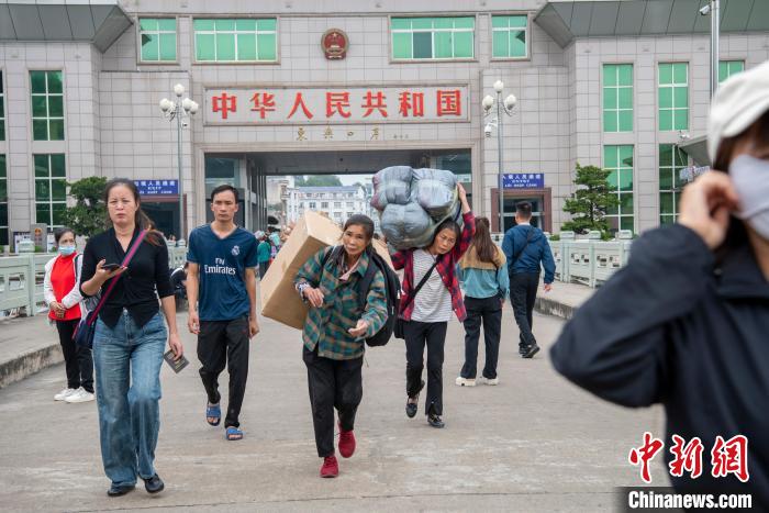 跨国带货忙，中越边城商贸文旅交流热络