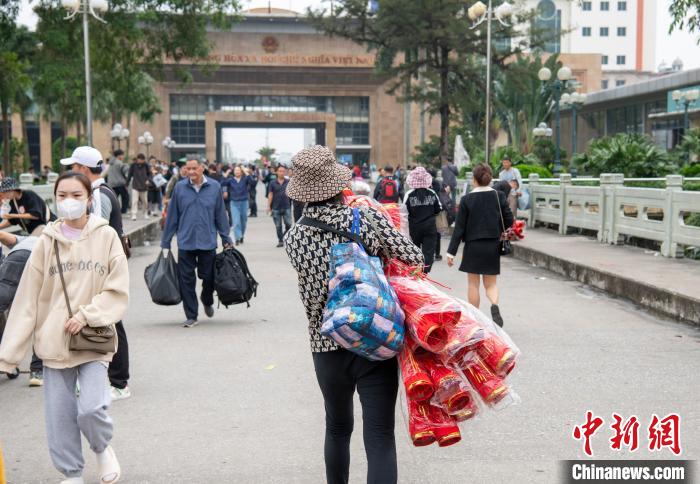 跨国带货忙，中越边城商贸文旅交流热络