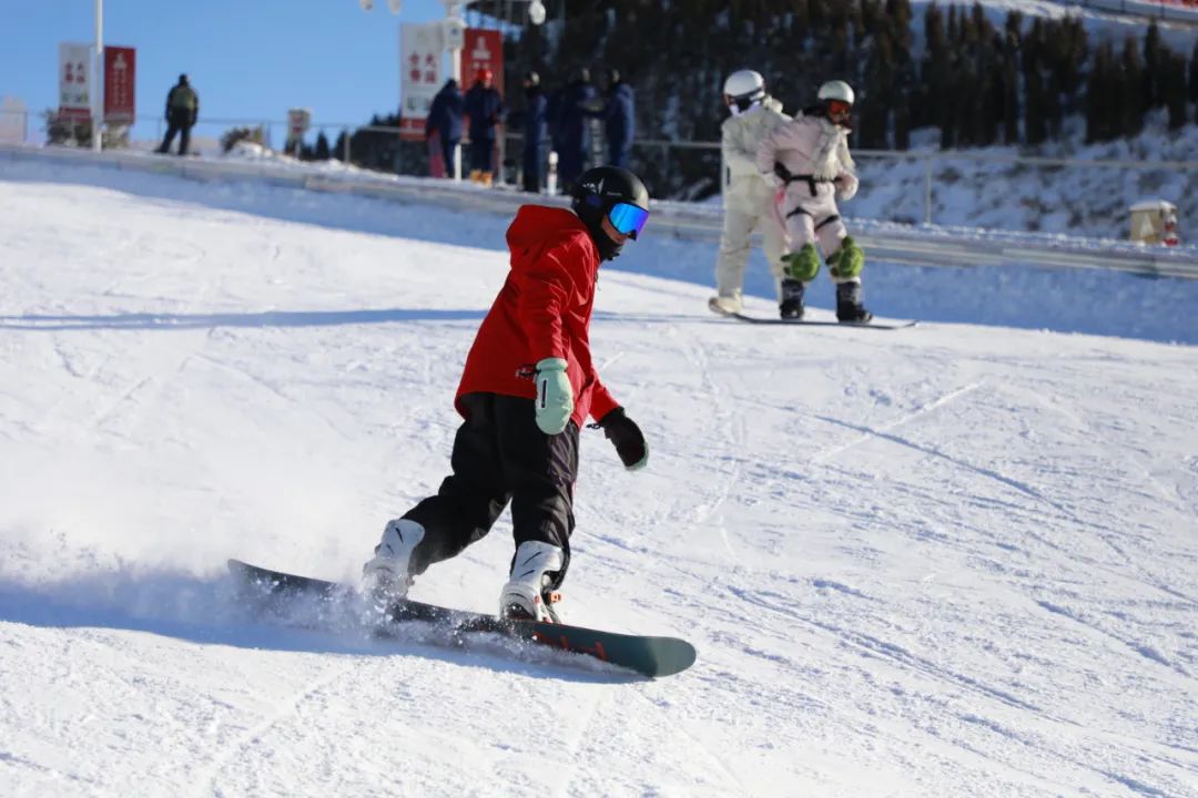 第十三届鄂尔多斯冰雪文化旅游节在九城宫开幕