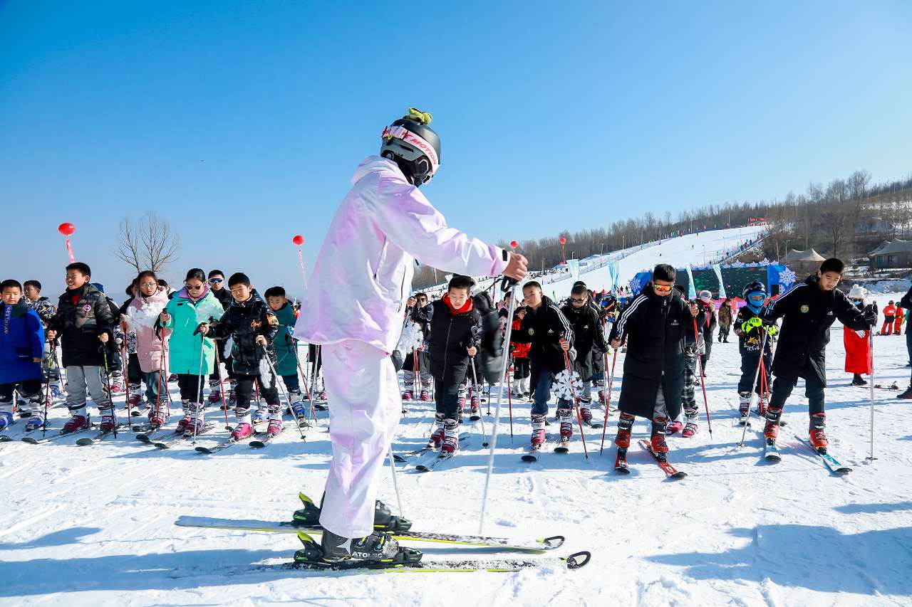 宁夏固原：共赴冰雪之约，享受冬日热情