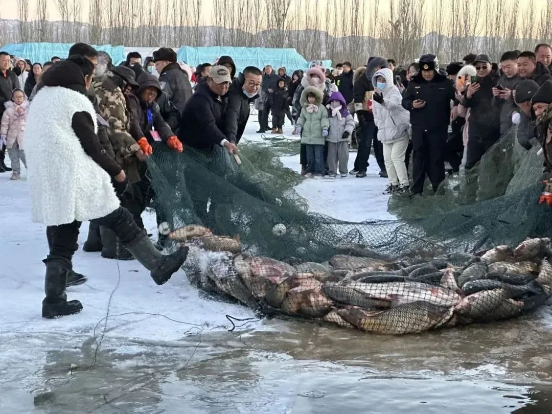 【聚焦】巴彦淖尔市冰雪旅游嘉年华开幕式暨第五届乌梁素海冰雪旅游节盛大开幕！