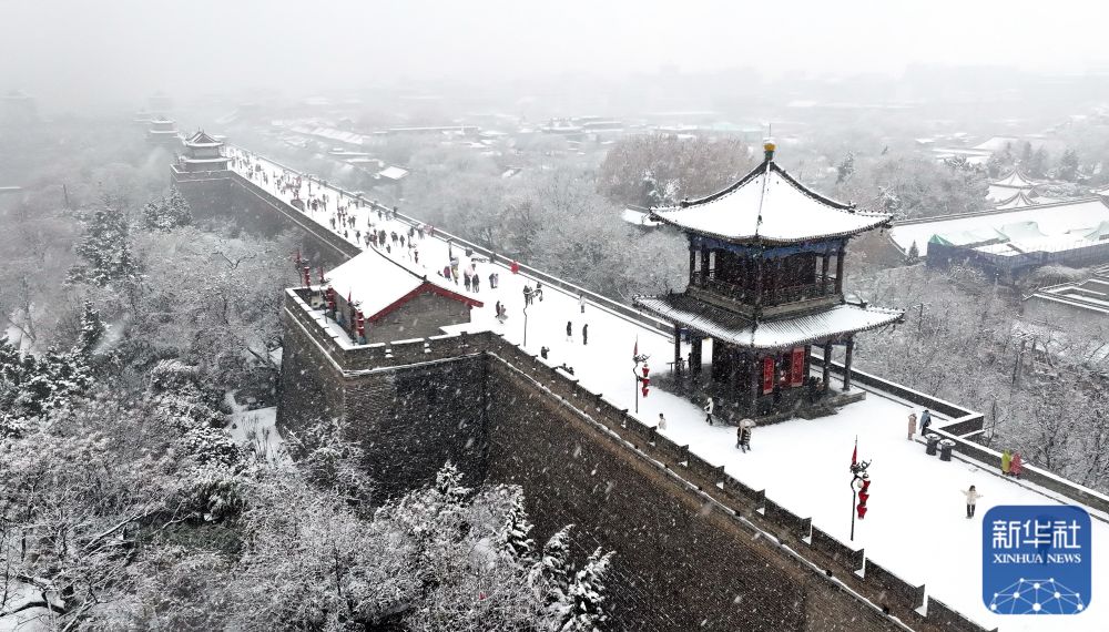 雪落长安添古韵