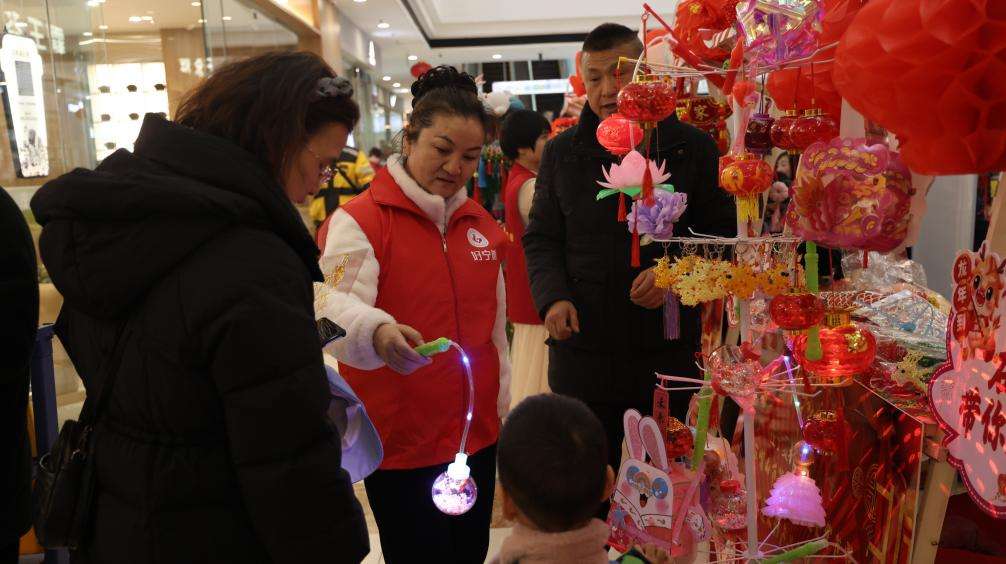 宁夏石嘴山市：“非遗”年货节 红火迎新春