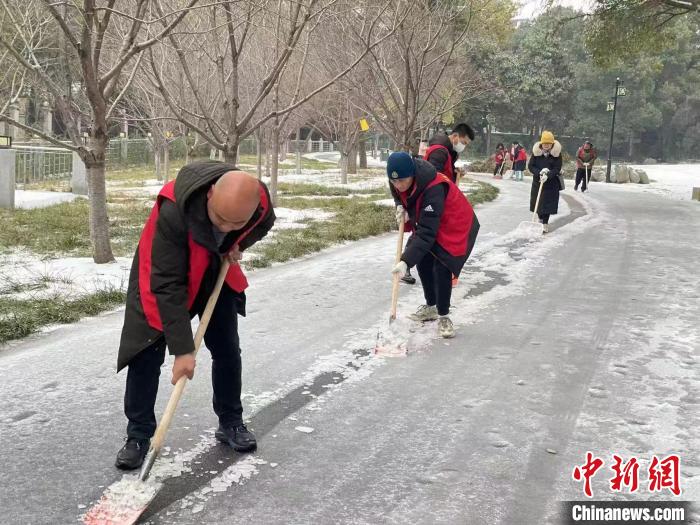 湖南遇近50年来最强寒潮 各地各部门全力保畅保供