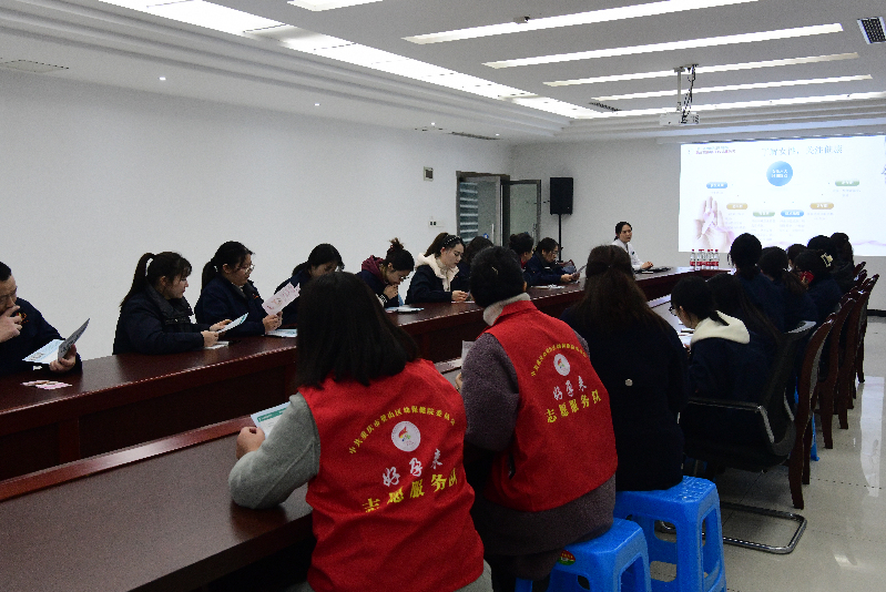 重庆璧山：妇幼保健院党员志愿服务进企业送健康