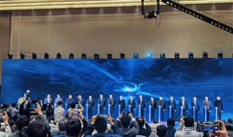 重庆力邀诸多行业巨头 发起成立智能电动汽车产业全链创新合作联盟 重庆力邀诸多行业巨头 发起成立智能电动汽车产业全链创新合作联盟