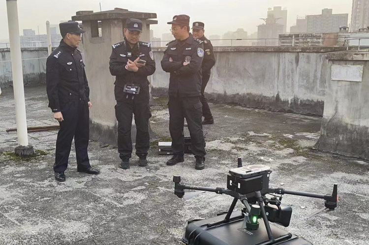 警用无人机上阵 这波反诈宣传上天了