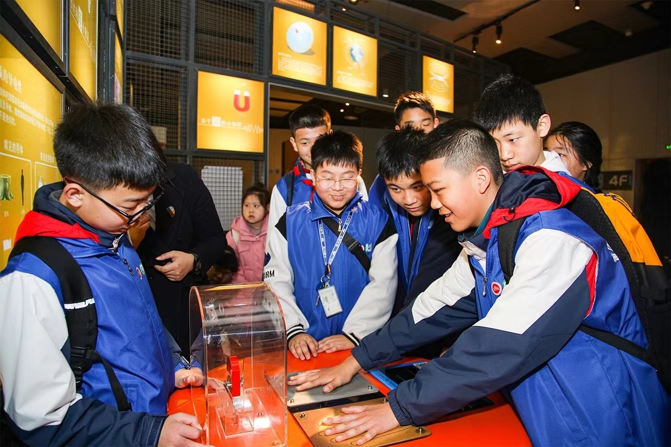 2024年雏鹰计划启动！58名初中生将走进科技馆开展课题研究