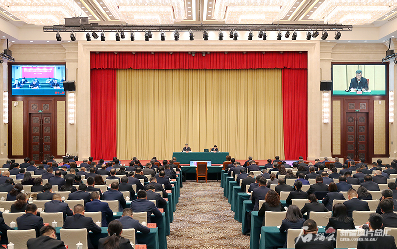 自治区党委理论学习中心组学习会暨2024年自治区党委党校（行政学院）春季学期开学典礼举行