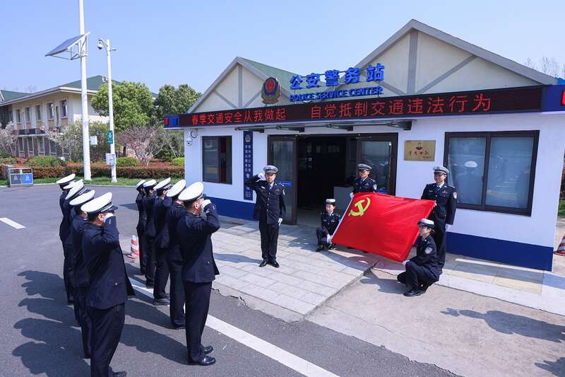 “险情不除，警察不退”——追记江苏省常州市公安局交警支队高速公路一大队一级警长李忠