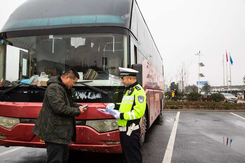 “险情不除，警察不退”——追记江苏省常州市公安局交警支队高速公路一大队一级警长李忠