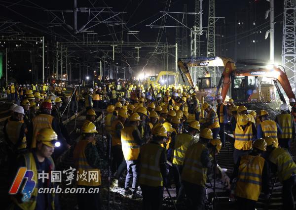 灯火通明！1000余名建设者同时施工