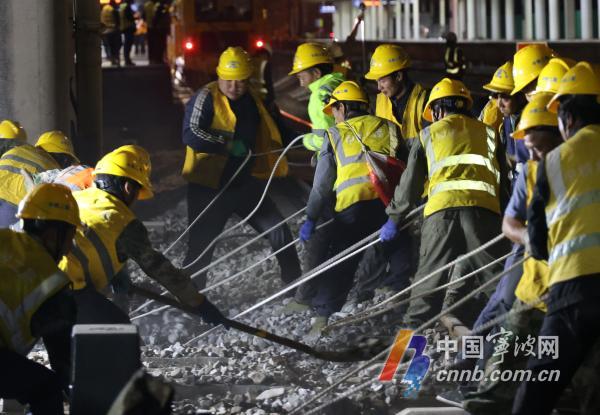 灯火通明！1000余名建设者同时施工