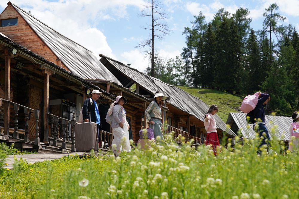 新疆是个好地方——透视天山南北文旅热