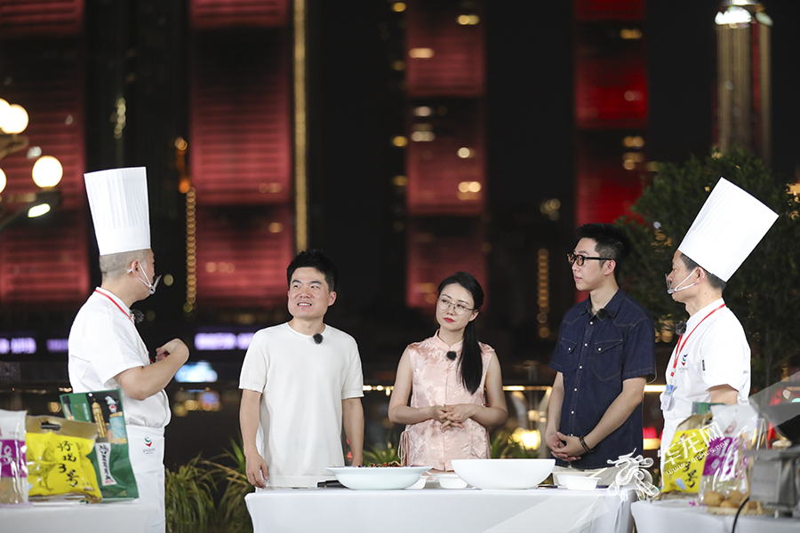 美食推荐有新意有创意 “与辉同行”重庆主场直播间让网友直呼“想不到”