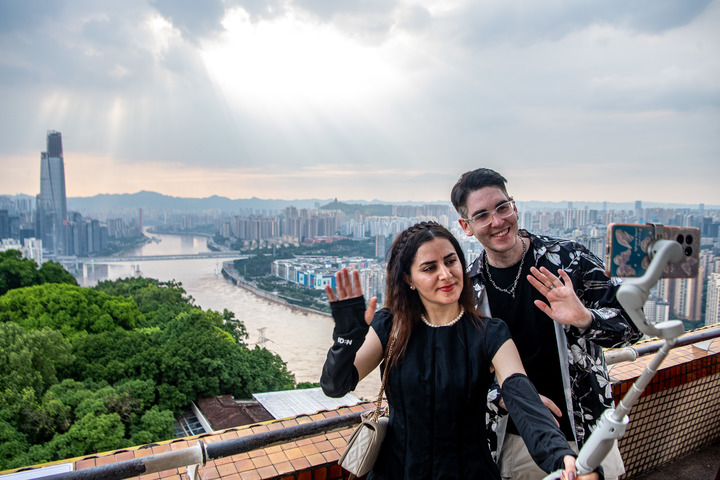 文化中国行｜俄罗斯留学生探寻重庆“网红城市”的独特文化