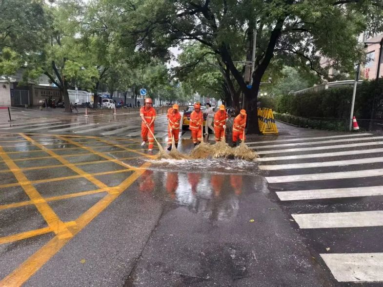 环雅丽都：风雨兼程，“汛”速出击！