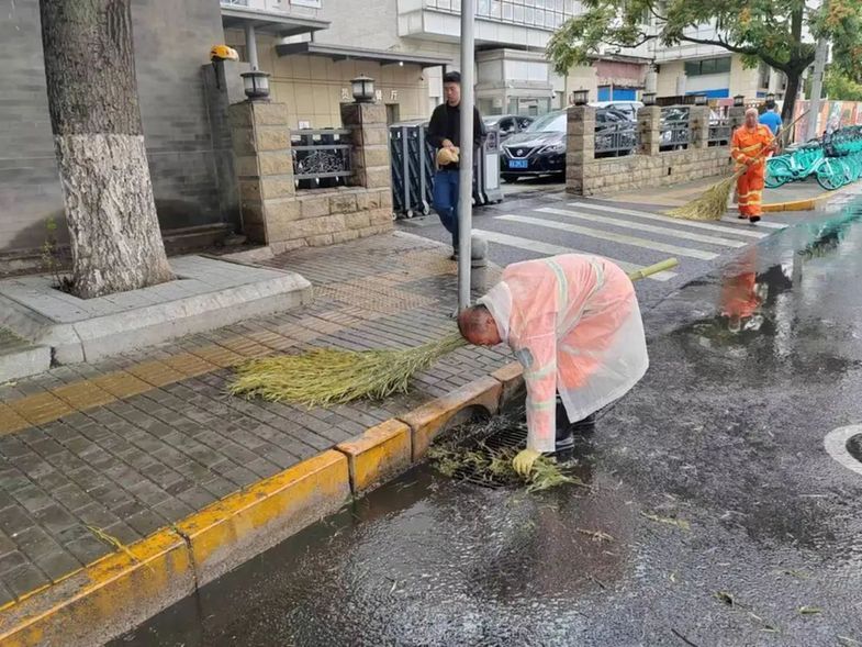 环雅丽都：风雨兼程，“汛”速出击！